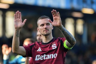 Věřím, že sezonu ještě dokážeme zachránit v kvalifikaci Ligy mistrů, říká Haraslín. Promluvil i o budoucnosti ve Spartě - Sport.cz