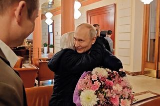 Kreml ukázal rozhovor Putina s „náhodným kolemjdoucím“. Náhodný nebyl ani trochu - Novinky
