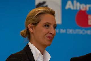 „Nepíchejte medvěda,“ kňučí šéfka AfD. Její servil...