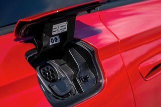 Prodej elektromobilů má v Česku nový rekord - Novinky