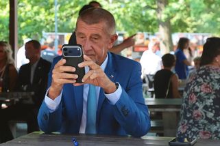 Důchodce uvěřil, že investuje s Babišem: Podvodníci ho rychle připravili o 13 milionů