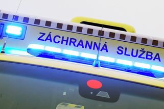 Havárie na D11: Auto vyjelo mimo dálnici, 13 zraněných, z toho dva těžce - Novinky