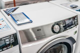 Proč jsou pračky Bosch a AEG tak drahé? Beko stojí i 3x méně, Češi se neshodnou