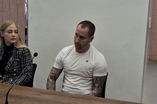 Utýrání jezevčíka Žeryka v Teplicích: obžalovaný pár vinu odmítá - Novinky