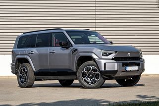 Tank na kolech Mhero 817 má brutální výkon, luxusní výbavu, strašlivou hmotnost a cenu jak Kodiaq - Garáž.cz