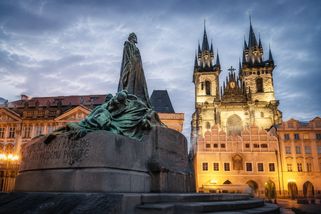 Největší česká lež. Z Husa máme jen alibi, a ještě si na něj bereme volno