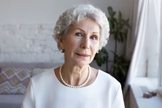Helena (65): Našla jsem novou lásku a rodina se ke mně otočila zády. Prý jsem zradila památku manžela
