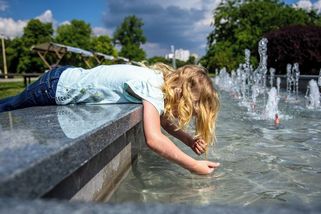 Dusno ještě umocní zátěž horkem, meteorologové rozšířili výstrahu před vedrem - Novinky
