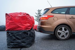 Konec ťukancům při parkování. Ford vymyslel, jak se vyhnout splašeným nákupním košíkům nebo nepozornému řidiči - Garáž.cz