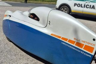 Policisté zastavili neobvyklé vozidlo. Jeho řidič měl za sebou přes 200 kilometrů | hasici.cz