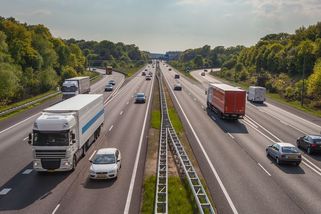 Aby na dálnicích bylo bezpečno: Naučte se jednou provždy najíždět, sjíždět a nikoho neohrozit - Garáž.cz