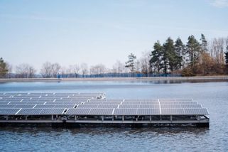 Také v Česku máme plovoucí fotovoltaiku. Je na nádrži přečerpávací elektrárny | Solární magazín
