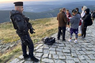 Strážci parku na Sněžce kontrolovali turisty před východem slunce, padly pokuty