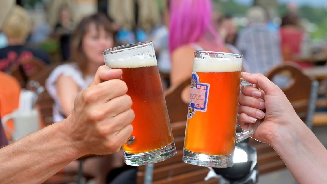 Biergärten in Dresden im Überblick: Sieben Tipps und was das Bier dort kostet