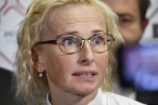 Straně vrahů dnes předsedáte vy. Vládního poslance...