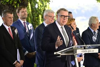 Babišova vláda prodává lidem důchod v 65 letech. Ve skutečnosti je dotlačí k delší práci