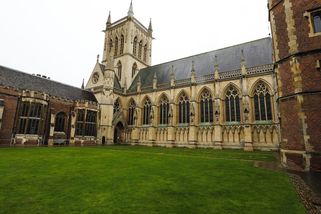 Ve 20 letech ho přijali na Cambridge. Českému studentovi teď v cestě stojí miliony - Médium.cz