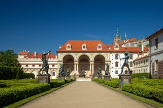 Přehled 138 známých kandidátů do Senátu ze 155. Nebo 153. Brzy uvidíme - Médium.cz