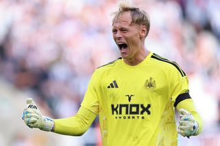 Nejlepší gólman! Fanoušci velebí Horníčka po premiéře za Newcastle - Sport.cz