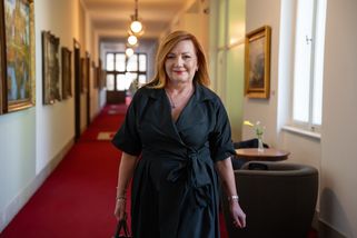 Teď nic neměnit, zavrhuje rušení poplatků Schillerová. Musela by najít osm miliard