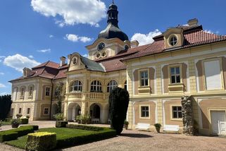 Na výlet na Plzeňsko. Přes ovocný a květinový ráj mezi dvěma zámeckými skvosty - Seznam Zprávy