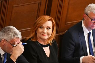 Vyšší platy po úředníky, policisty, hasiče i učitele. Ministři tlačí na Schillerovou - Echo24.cz