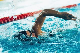 Rusové a Bělorusové budou v plaveckých sportech závodit pod svou vlajkou - Seznam Zprávy