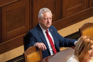 Seznam letů armádních letadel nově počítá s cestami Zůny i Černochové - Seznam Zprávy
