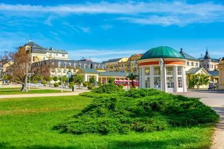 Důchodci mohou nově snáz vyrazit do lázní na účet pojišťovny. Získat hrazený pobyt je teď jednodušší