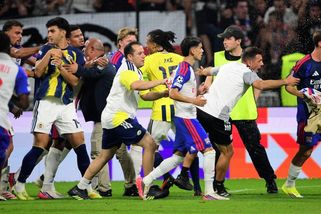 Provokace Fenerbahce vytočily Lyon! Šulc se zapojil do potyčky, pak se rozpoutala hromadná rvačka - Sport.cz