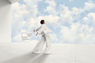 Barvou roku 2026 bude odstín „Cloud Dancer“ - Novinky
