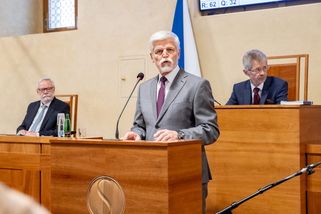 Pavel podal žalobu na Babišovu vládu. O summitu NATO rozhodne Ústavní soud