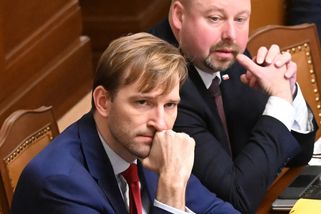 Ředitel ztrátové zdravotní pojišťovny dostal 23 milionů na odstupném, měsíčně bral jako prezident i premiér dohromady - Echo24.cz