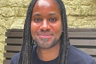 Do 18 let neuměl psát. Profesor z Cambridge si vybájil životopis a čelí podezření z plagiátorství - Echo24.cz
