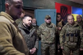 Zelenskyj uvedl, že v červnu by se měly zvýšit ukrajinským vojákům platy - Seznam Zprávy
