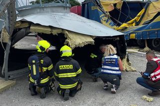 Výbuch a požár v průmyslovém areálu na Zlínsku, desítky evakuovaných - Novinky