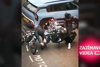 Zlodějíčci byli na těžkou motorku krátcí, tak s ní praštili o zem a utekli | Zajímavá videa