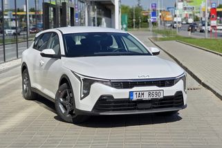 Normální auto, po kterém Češi volali. Má obyčejný motor, manuál a stojí do půl milionu