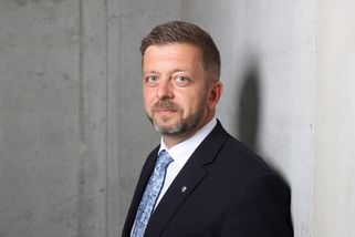 Ať si Babiš vzpomene, s kým tancoval na svatbě, vzkazuje Rakušan - Seznam Zprávy
