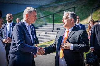 Babišův přítel a vzor Orbán lže, krade a šikanuje....
