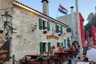 Je v Chorvatsku draho? Aktuální zkušenosti českého turisty z chorvatských restaurací - Médium.cz
