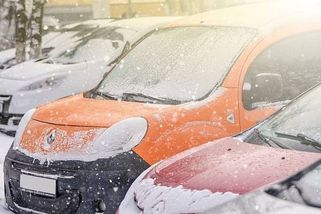 Sednout a jet: Zahřívání motoru na volnoběh u moderních aut není dobrý nápad