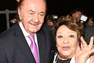 Oslava 80. narozenin Františka Janečka se stovkami hostů: Přála Bohdalová, David, Slováček i spousta krásných zpěvaček - Super.cz
