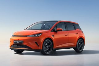 Na český trh míří další konkurent Škody Fabia. Je z Číny a na jednu nádrž ujede přes 1 000 km - Garáž.cz