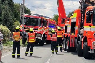 Nejprve pomohli, potom sami potřebovali pomoc. Dobrovolní hasiči z Příboru skončili v příkopě - Novinky