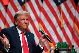 Měli by na ni střílet, řekl Trump o republikánce, která podporuje Harrisovou - Novinky