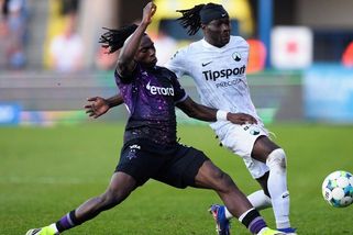 Promiň, kamaráde. Slávista Moses se omluvil za zlomenou čelist, Hodouš poslal milou odpověď - Sport.cz