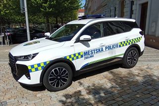 Další Čína zamířila do služeb české policie. Dvě SUV s majáky mají normální motor a jsou od velkého hráče - Garáž.cz