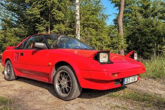Stojí první Toyota MR2 za hřích, nebo je to kousavá potvora?