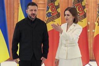 „Je důležité, abychom stáli při sobě,“ řekl Zelenskyj v zemi ohrožené Ruskem - Seznam Zprávy